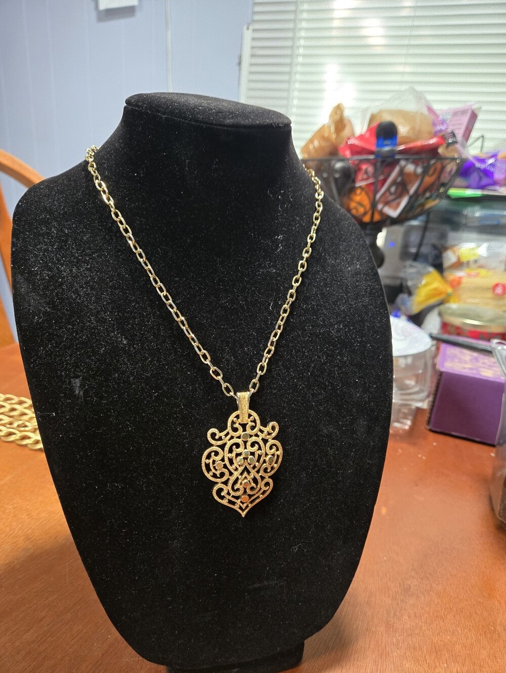 Gold Filigree Pendant Necklace - Elegant Women’s Jewelry